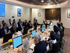 dfs-secretary-reviews-performance-of-public-sector-insurance-companies